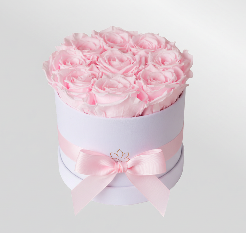 Romantisches Geschenk zum Geburtstag. Blumenbox mit Hellrosa konservierten Rosen | LUNERVA GLOW