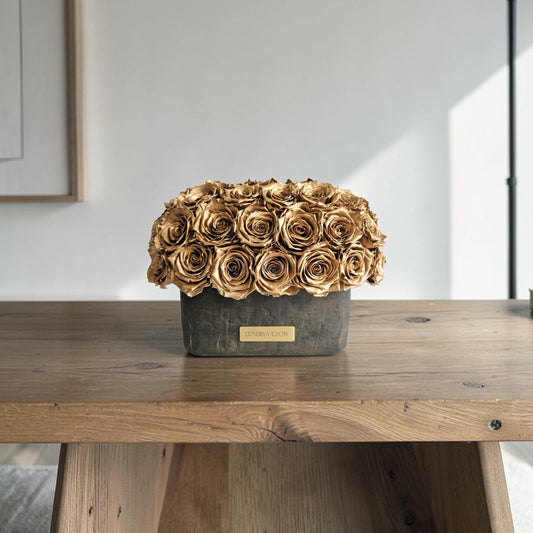 Luxuriöse Ovale Vase aus Stein mit konservierten Goldenen Rosen. Elegante Dekoration | LUNERVA Glow