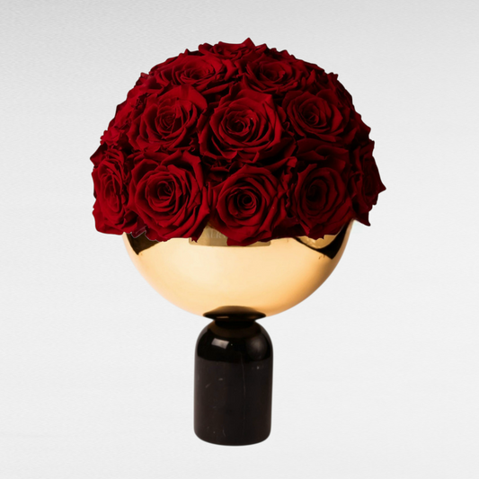 Schwarze Marmor Vase mit goldener Schale und haltbaren Rosen Mix in Royal Red | LUNERVA GLOW 