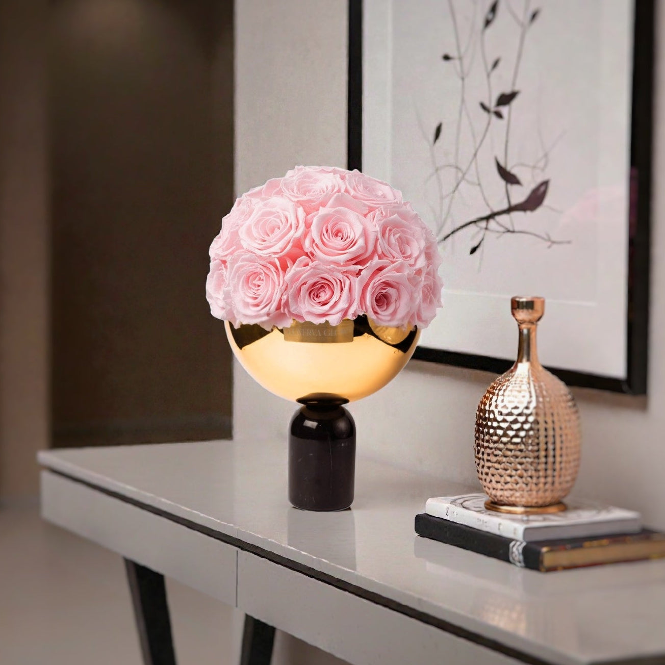 Schwarze Marmor Bowl Vase mit Infinity Rosen Arrangement in Bridalpink | LUNERVA GLOW 