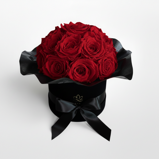 Schwarze Splendid Infinity Flowerbox mit konservierten Royal Red Rosen | LUNERVA GLOW 