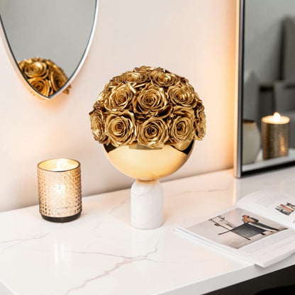 Decor Inspiration mit der Marmor Vase mit haltbaren goldenen Rosen | LUNERVA GLOW 