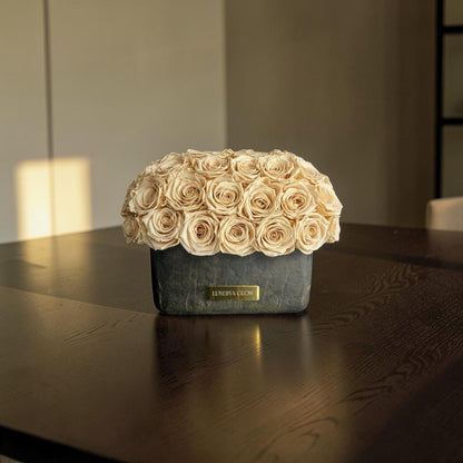 Black-Gold Oval Vase|Nude