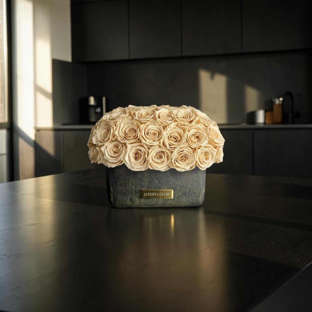 Black-Gold Oval Vase|Nude