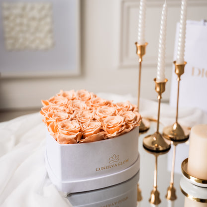 Infinity Herzbox aus Samt mit romantischen ewigen Rosen.  Ein Herz zum Muttertag oder Jahrestag schenken | Lunerva Glow 