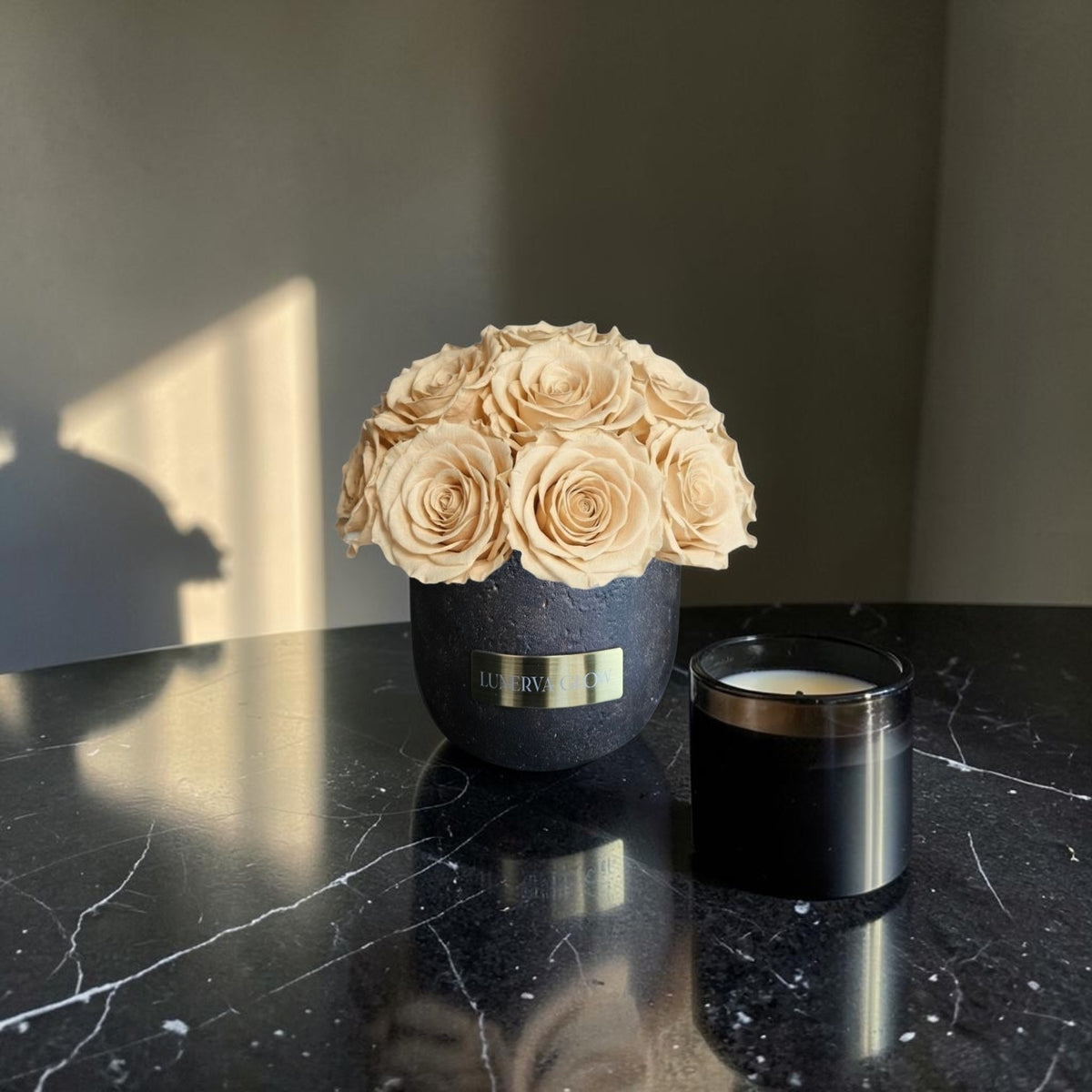 Black Solid Vase S |Nude