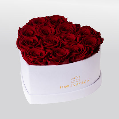 Rote ewige Rosen in weißer Herzbox | Lunerva Glow