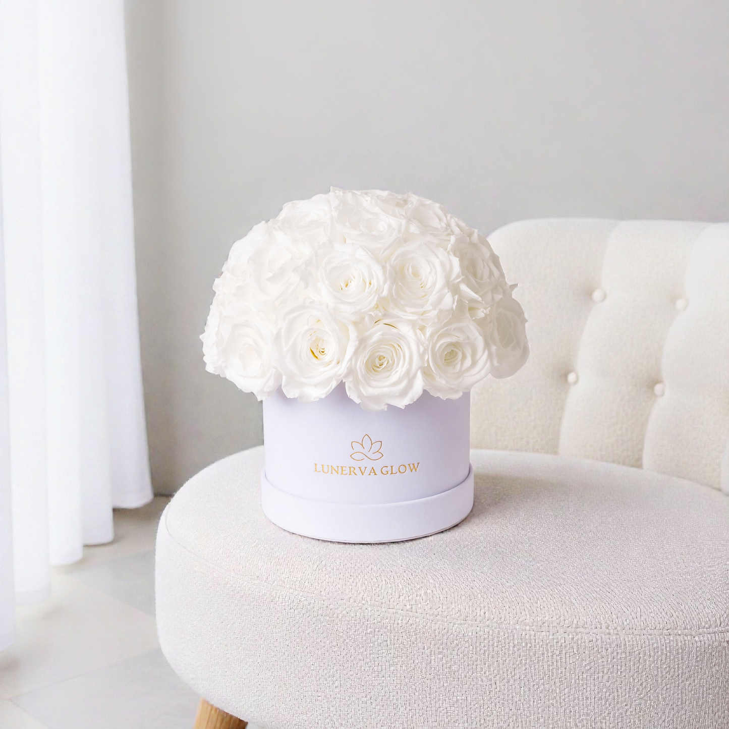 Infinity Rosenbox mit weiße ewigen Rosen in Pilzform | LUNERVA GLOW 