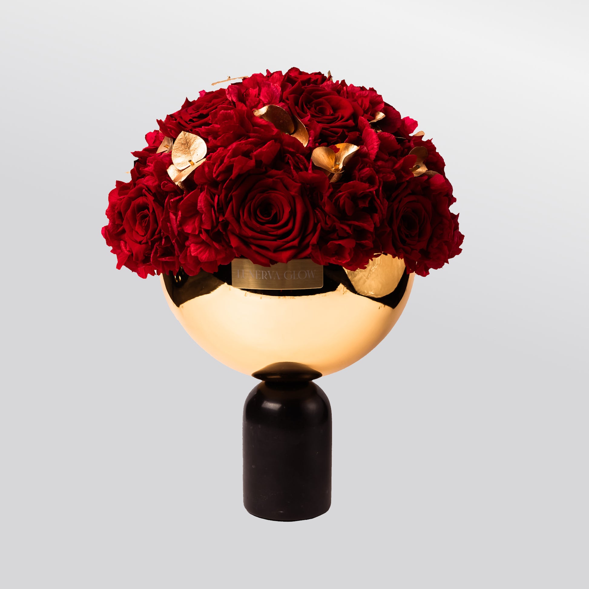 Schwarze Marmor Vase mit Goldene Schale und Ewige Rosen Arrangement  - elegante Deco | LUNERVA GLOW 