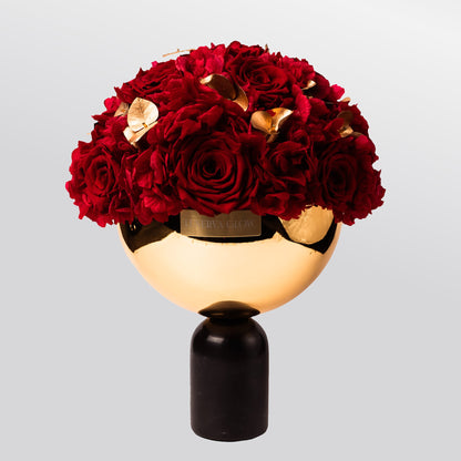 Schwarze Marmor Vase mit Goldene Schale und Ewige Rosen Arrangement  - elegante Deco | LUNERVA GLOW 
